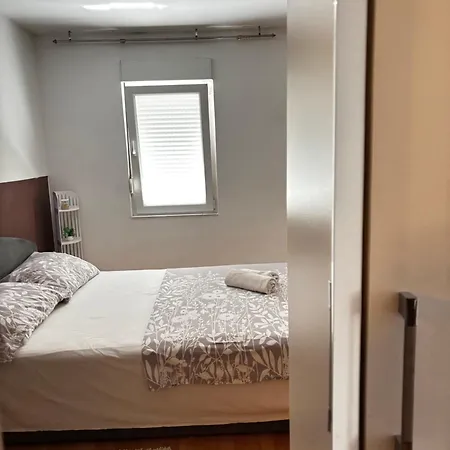 Apartament Esra *